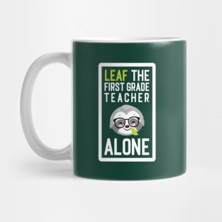 Funny First Grade Teacher Pun - Leaf me Alone - Gifts for First Grade Teachers Mug